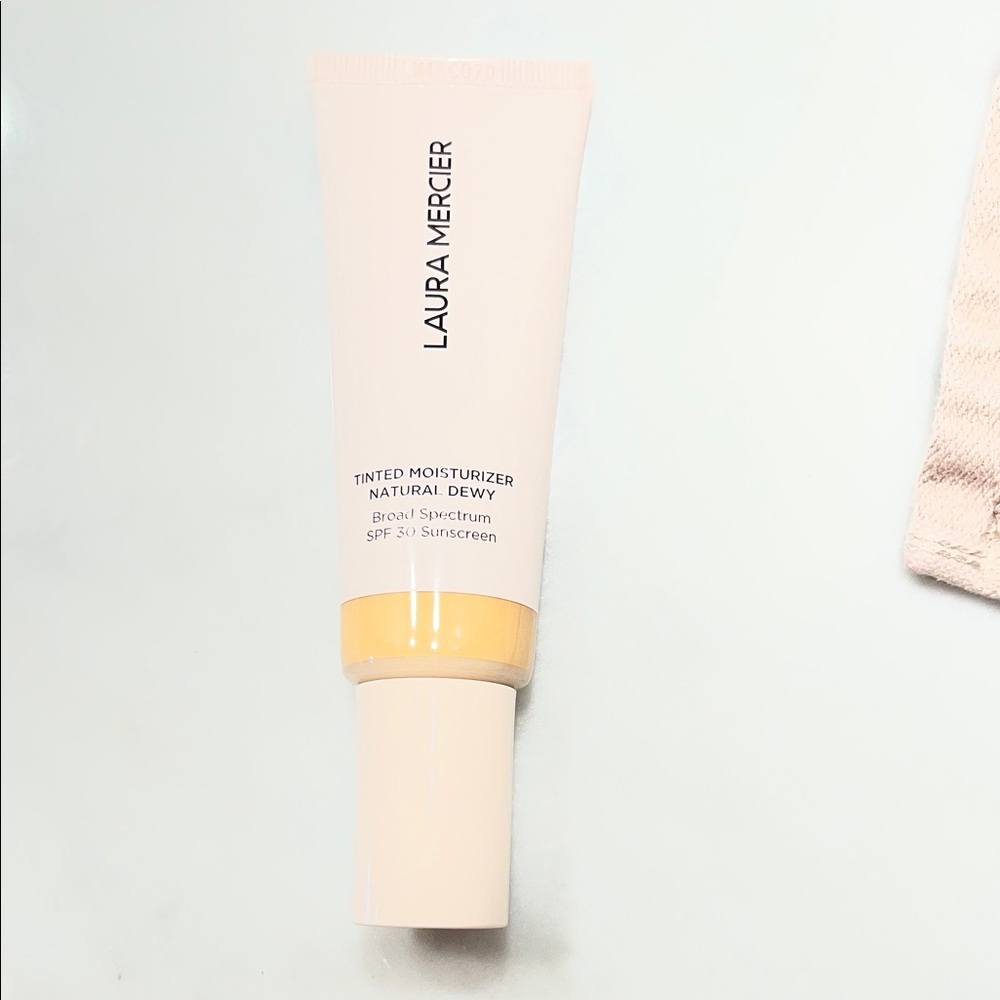 Laura Mercier Natural Dewy 2W Citrine